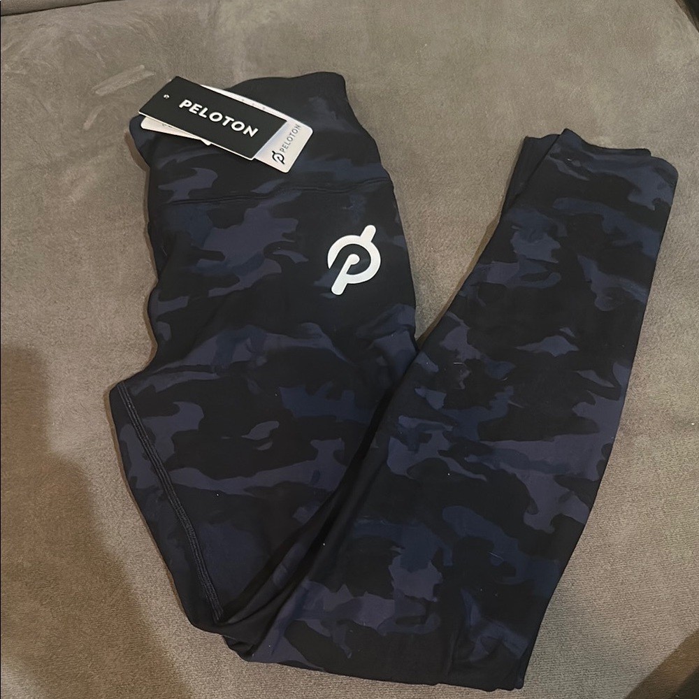Peloton Reversible Camo Leggings - Black and Blue - NWT